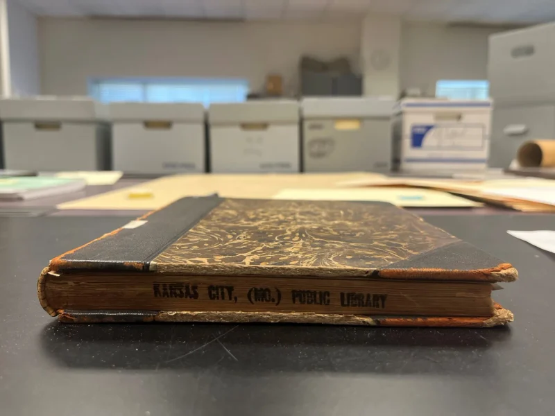 C087 Kansas City Public Library fore-edge stamp